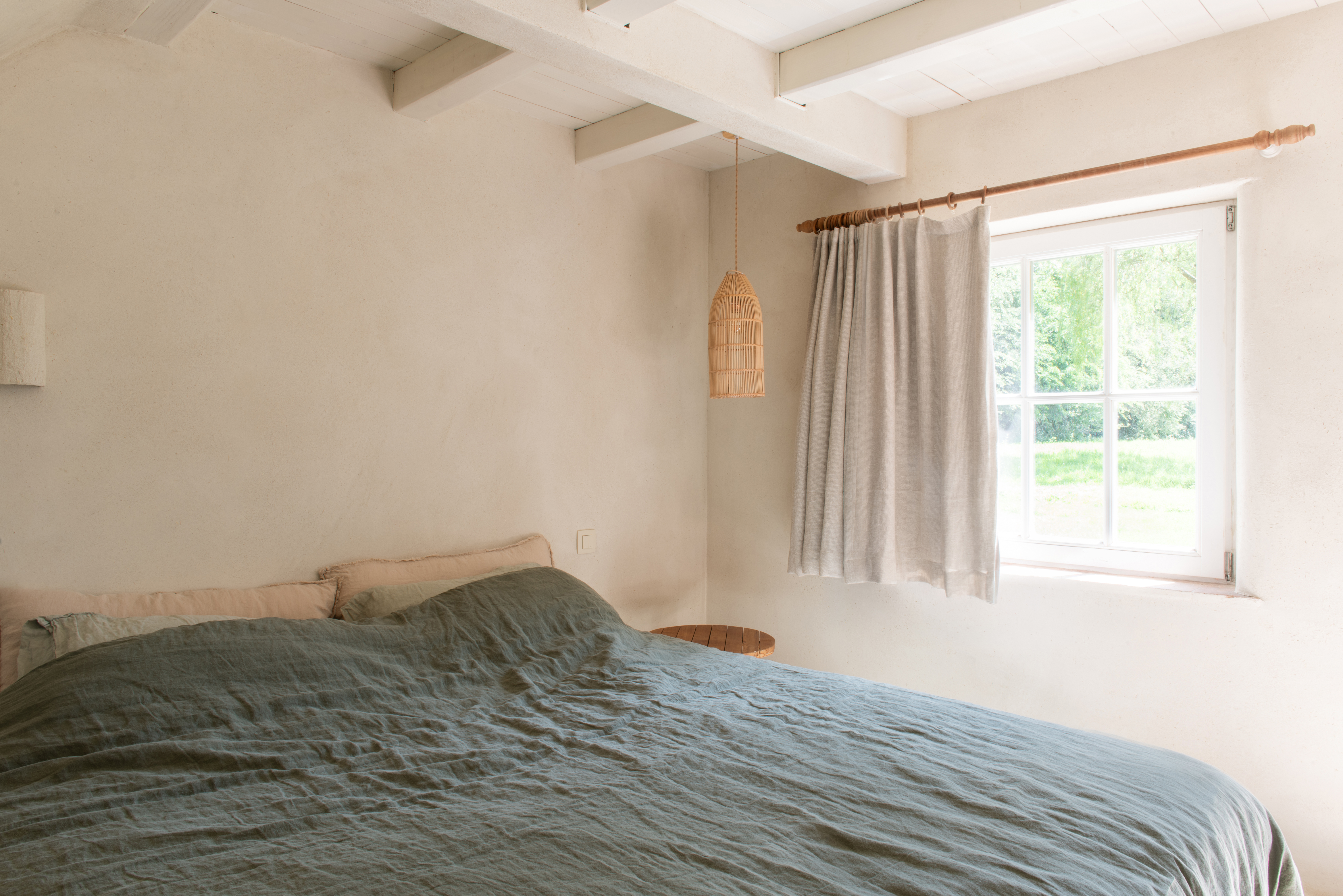 een kamer in de gerestaureerde hoeve